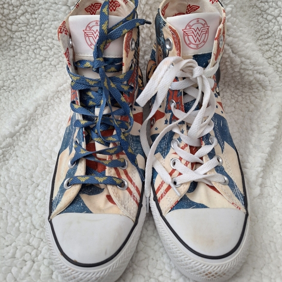 ConverseWonder Woman High Top Chuck Taylors Womens Size 9 - Picture 6 of 10